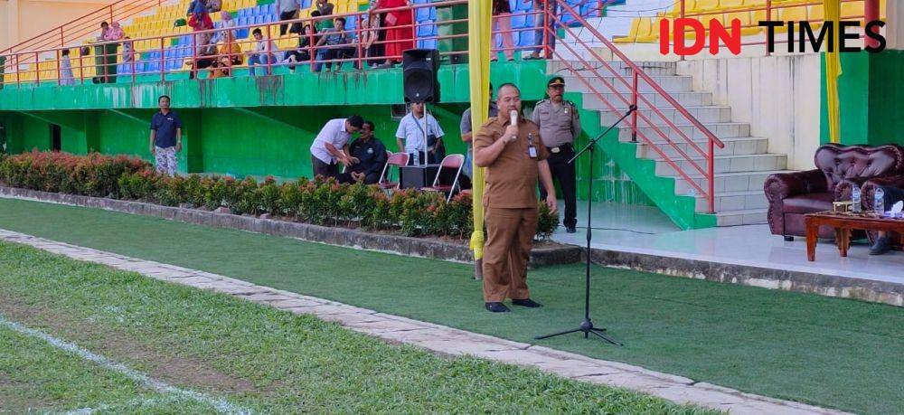 Kadispora Sumut H Baharuddin Siagian saat menutup kejuaraan Piala Gubernur Sumut (IDN Times/Doni Hermawan)