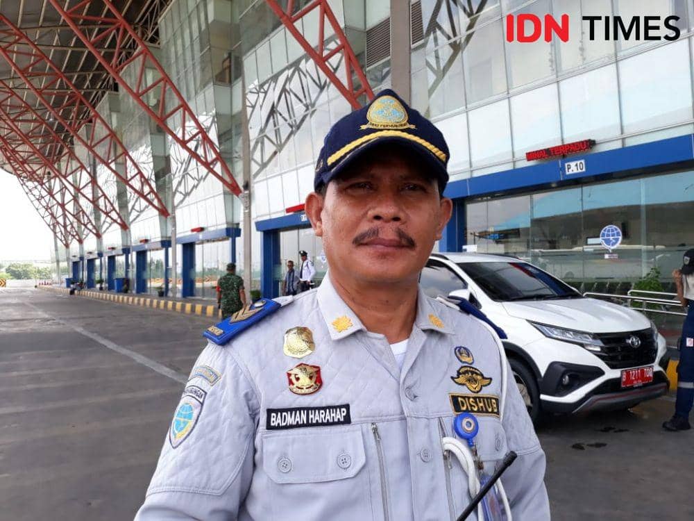 Wakil Komandan Regu Terminal Terpadu Pulogebang, Badman Harahap (IDN Times/Fitang Budhi Adhitia)