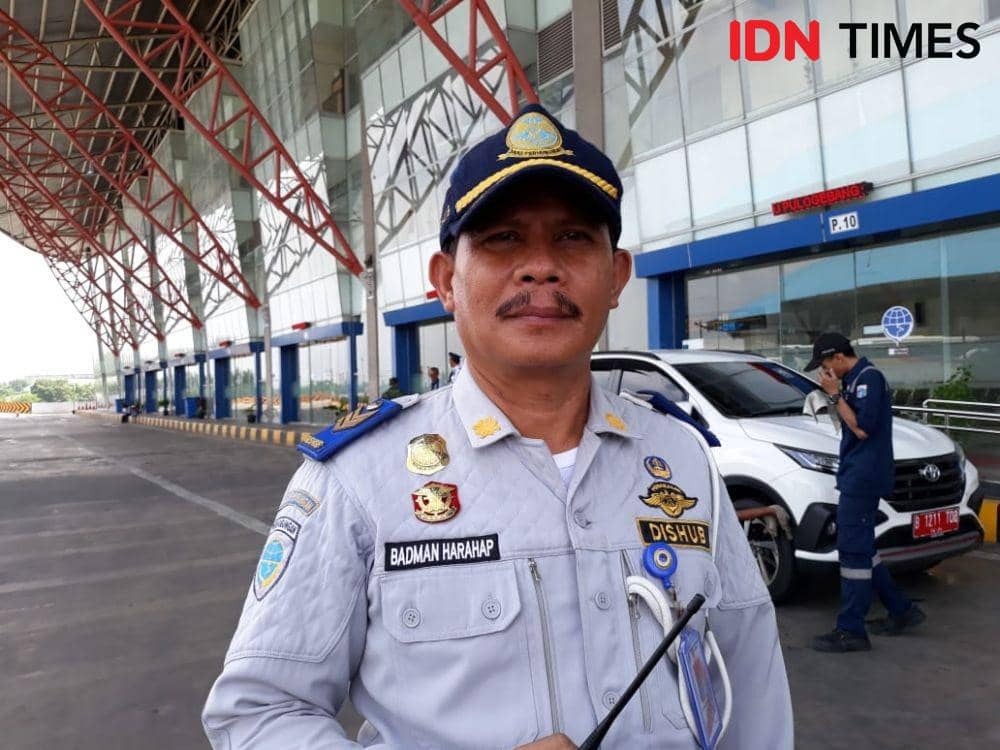 Wakil Komandan Regu Terminal Terpadu Pulogebang, Badman Harahap (IDN Times/Fitang Budhi Adhitia)