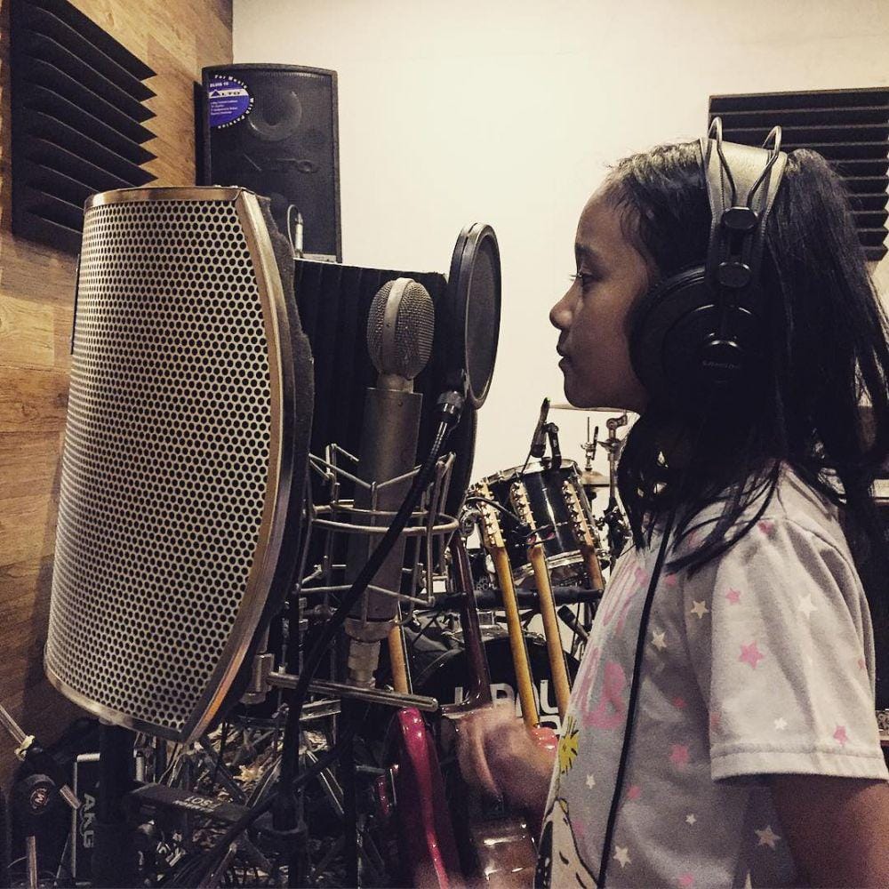 Instagram.com/abbeyabiela