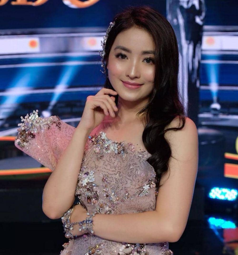 Instagram.com/natashawilona12