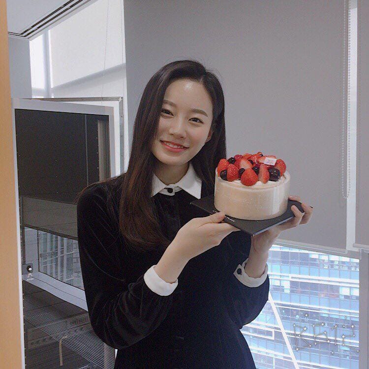 instagram.com/youna_1997