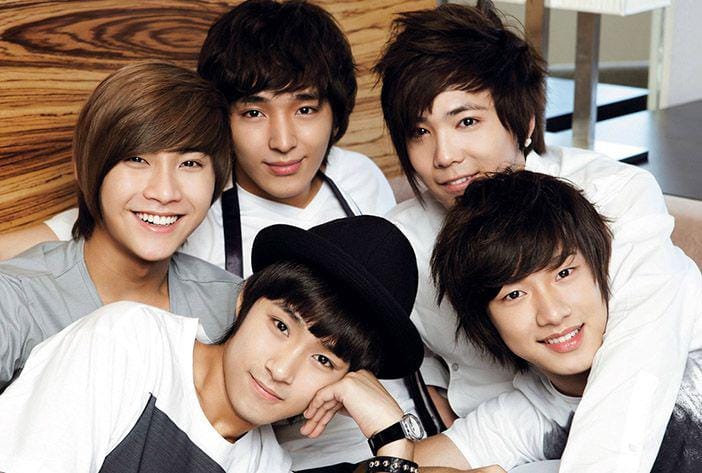 kpop-world.wixsite.com