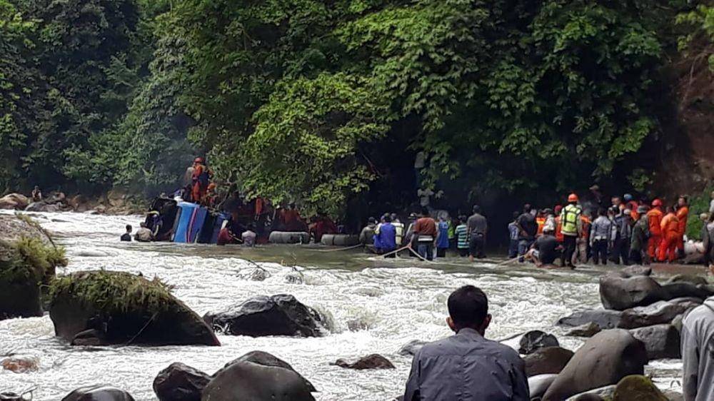 Kondisi jurang tempat jatuhnya bus (IDN Times/istimewa)