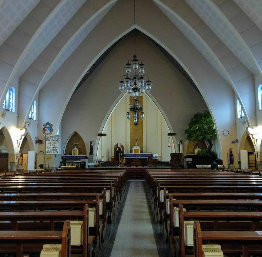 Suasana persiapan jelang Misa Natal di Gereja Ijen. Dok/ Istimewa