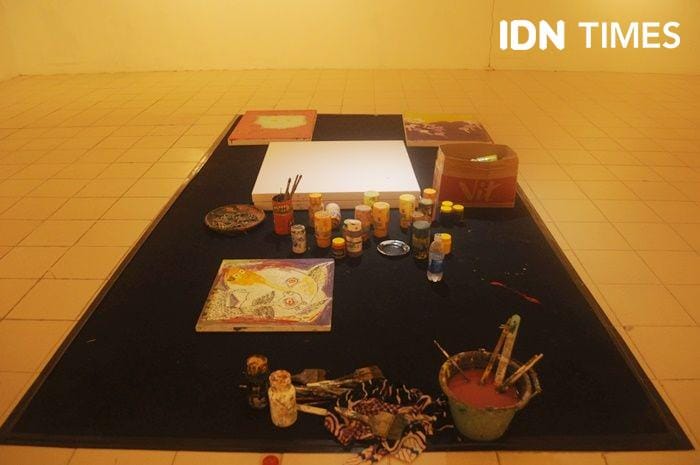 Perangkat melukis Klowor Waldiyono di Jogja Galery, Yogyakarta, 22 Desember 2019. IDN Times/Pito Agustin Rudiana
