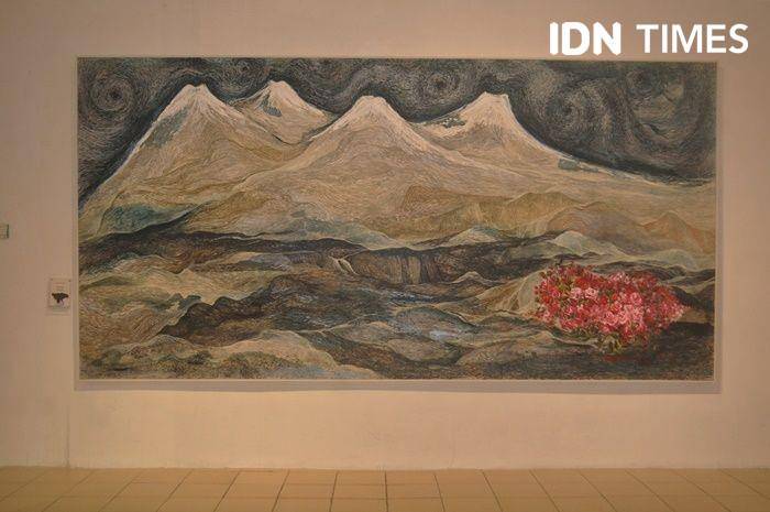 Lukisan gunung yang gersang karya Klowor Waldiyono di Jogja Galery, Yogyakarta, 22 Desember 2019. IDN Times/Pito Agustin Rudiana