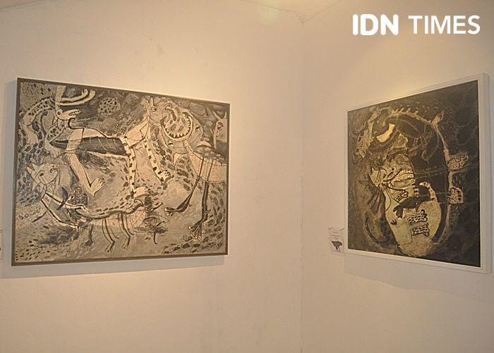 Dua lukisan hitam putih tentang kucing karya Klowor di Jogja Galery, Yogyakarta, 22 Desember 2019. IDN Times/Pito Agustin Rudiana.