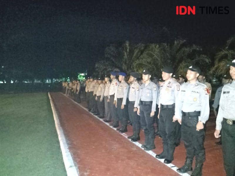 Sejumlah personel Polri didukung TNI , unsur pemerintah yang dipersiapkan untuk melakukan pengamanan gereja gereja yang jumlah mencapai 49 tempat se PPU (IDN Times/Ervan Masbanjar)