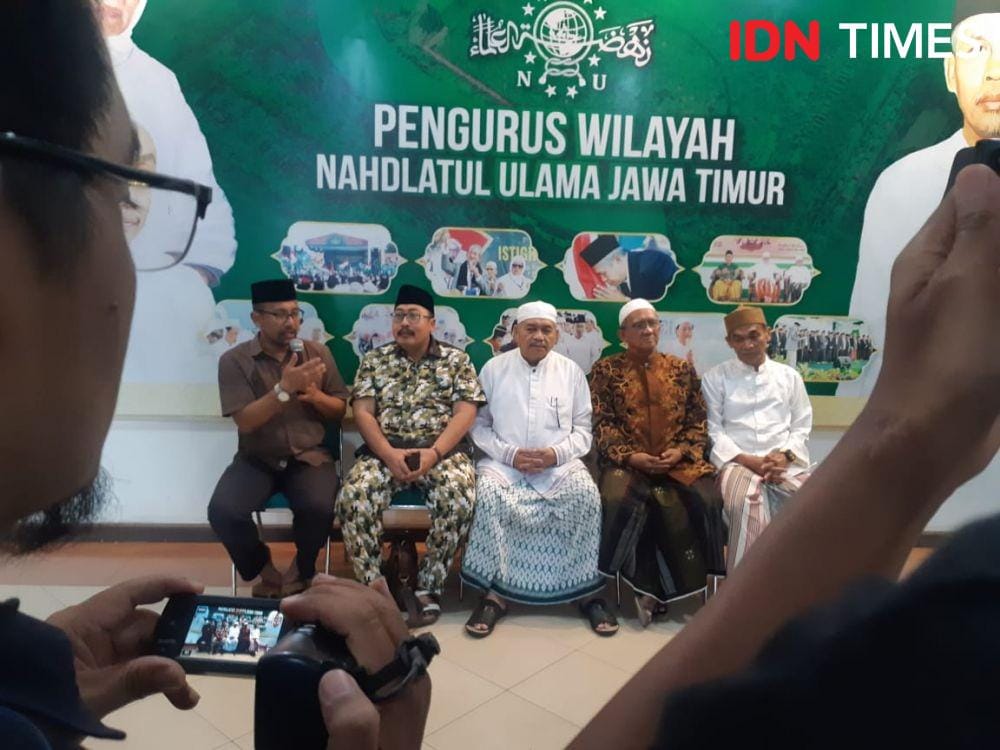 Wakil Rais Suriyah PWNU Jatim gelar konferensi pers terkait ucapan Natal di Kantor PWNU Jatim, Selasa (24/12). IDN Times/Ardiansyah Fajar