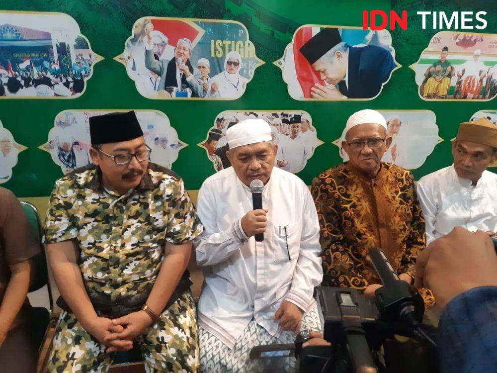 Wakil Rais Suriyah PWNU Jatim gelar konferensi pers terkait ucapan Natal di Kantor PWNU Jatim, Selasa (24/12).