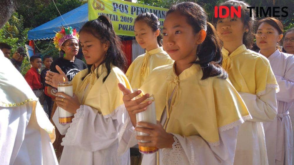 Umat Katolik di Banda Aceh menggelar Misa Natal di Gereja Katolik Hati Kudus (IDN Times/Saifullah)