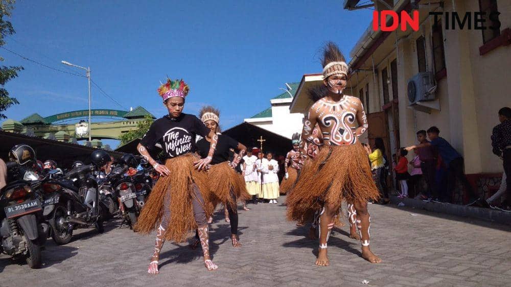 Umat Katolik di Banda Aceh menggelar Misa Natal di Gereja Katolik Hati Kudus (IDN Times/Saifullah)
