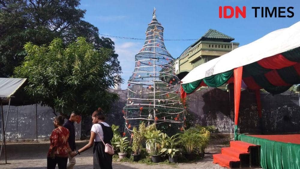 Umat Katolik di Banda Aceh menggelar Misa Natal di Gereja Katolik Hati Kudus (IDN Times/Saifullah)