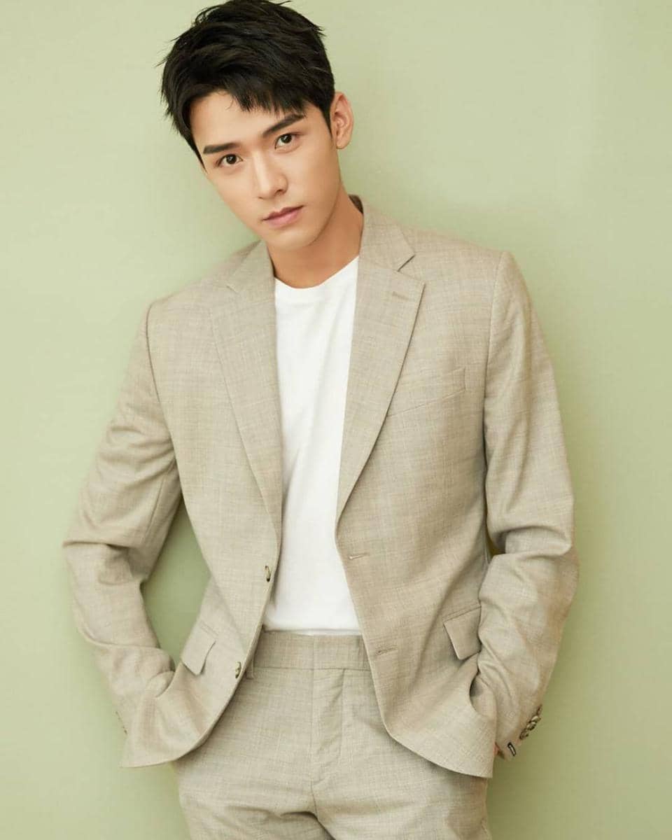 instagram.com/gong_jun_intl.fansite