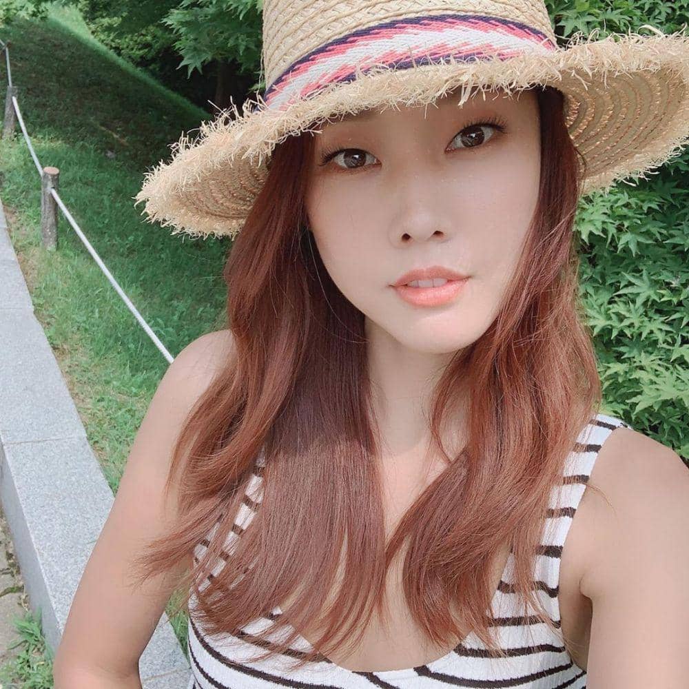 instagram.com/modelhanhyejin