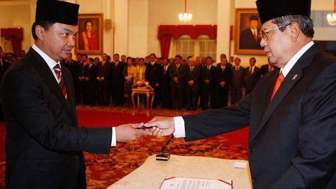 (Eks Wakil Menlu Dino Patti Djalal <kiri> dan Presiden ke-6 SBY) Biro Pers Istana/Abror Rizki