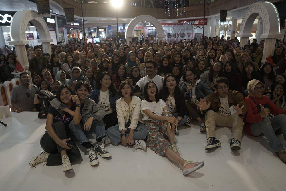 Gala Premier film NKCTHI di Ciputra Mall Semarang yang dihadiri para pemeran, sutradara dan penulis buku NKCTHI, Rabu (25/12). Dok Visinema