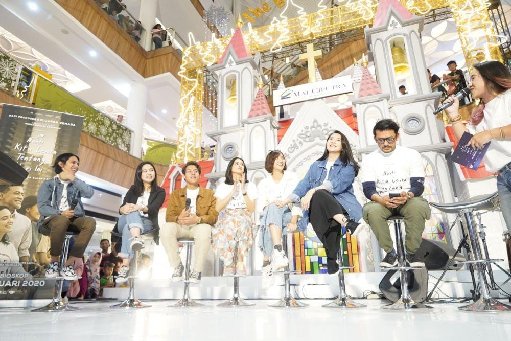 Gala Premier film NKCTHI di Ciputra Mall Semarang yang dihadiri para pemeran, sutradara dan penulis buku NKCTHI, Rabu (25/12). Dok Visinema