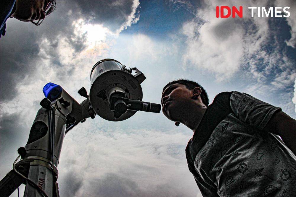 Ilustrasi pengamatan GMC di Indonesia (IDN Times/Bagus F)
