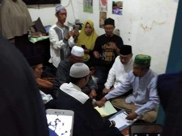 Nikahkan disamping jasad orang tua korban kecelakaan Pagaralam (IDN Times/Istimewa)