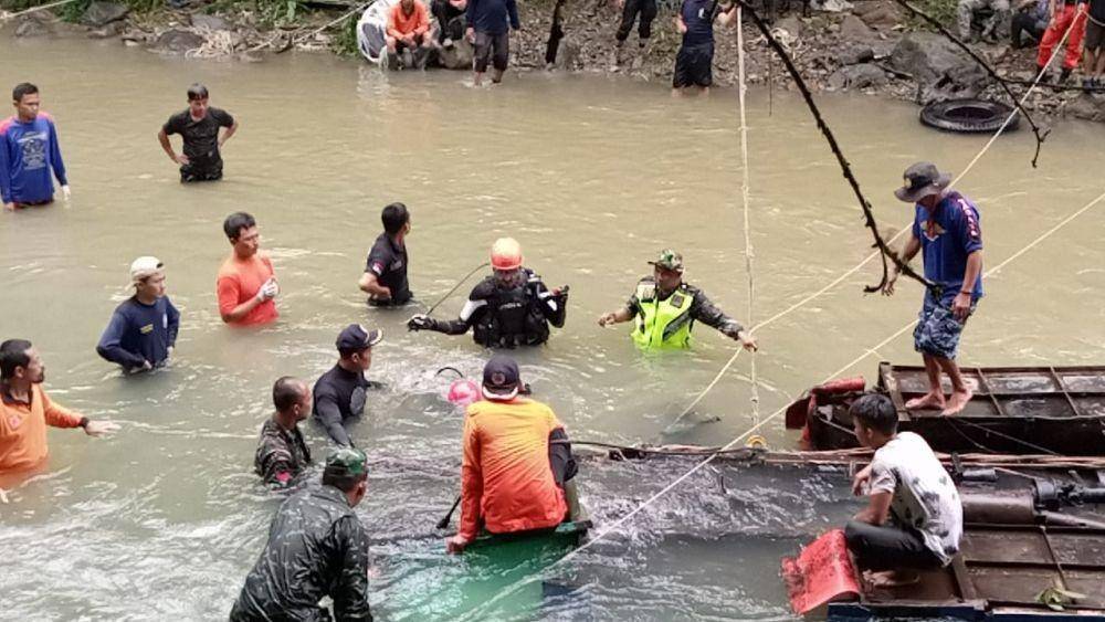 Proses evakuasi hari kedua ditemukan 4 korban baru (IDN Times/Istimewa)