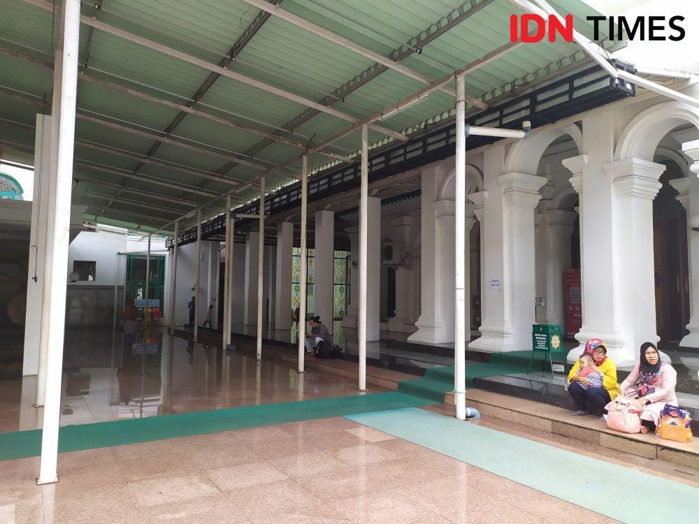Situasi di Masjid Agung Palembang (IDN Times/Feny Maulia Agustin)