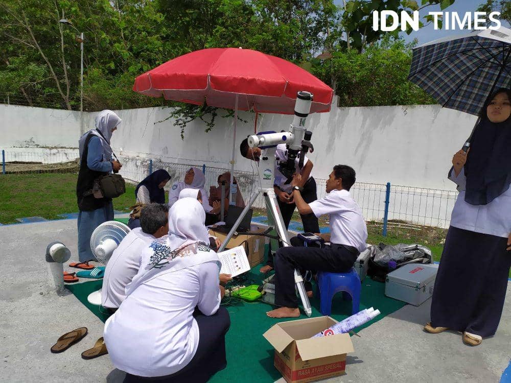 Pengamatan Gerhana Bulan di Stasiun Geofisika Yogyakarta. IDN Times/Siti Umaiyah