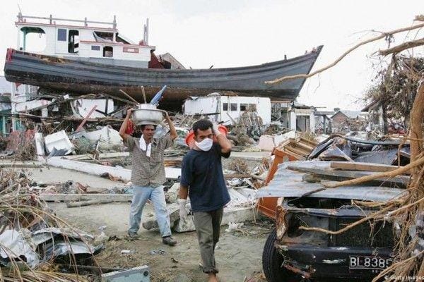 (Ilustrasi tsunami) www.dw.com