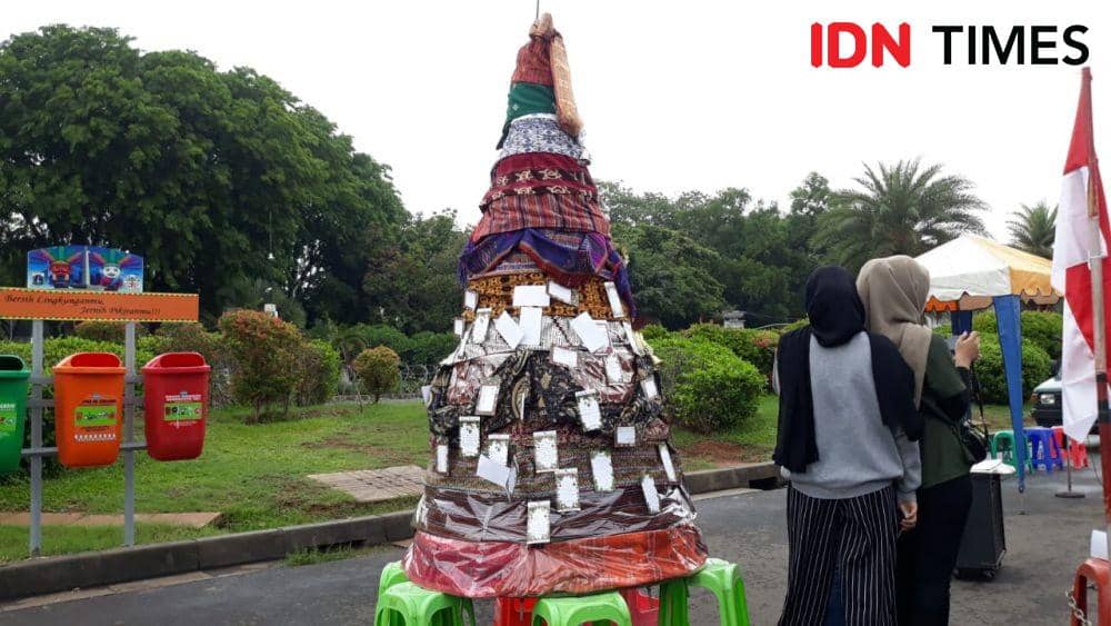 (Pohon Natal dari jemaat GKI Yasmin dan HKBP Filadelfia di depan Istana Merdeka, Jakarta Pusat, Rabu 25 Desember 2019) IDN Times/Teatrika Handiko Putri
