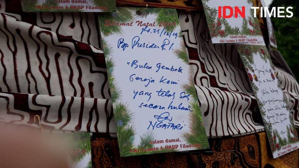 (Pohon Natal dari jemaat GKI Yasmin dan HKBP Filadelfia di depan Istana Merdeka, Jakarta Pusat, Rabu 25 Desember 2019) IDN Times/Teatrika Handiko Putri
