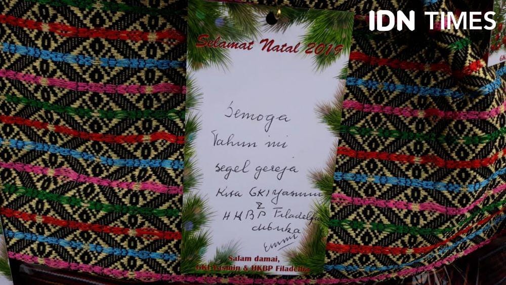 (Pohon Natal dari jemaat GKI Yasmin dan HKBP Filadelfia di depan Istana Merdeka, Jakarta Pusat, Rabu 25 Desember 2019) IDN Times/Teatriko Handika Putri