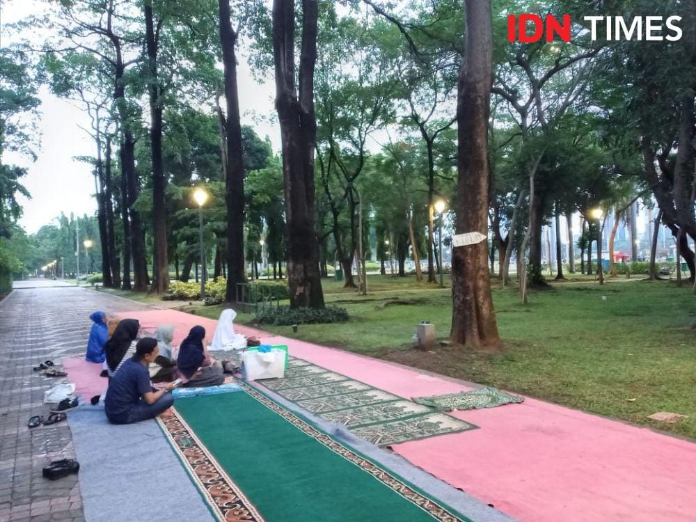 Tempat Sholat di Ruang Terbuka di Monas Week 2019, Jakarta. IDN Times/Dhiya Awlia Azzahra