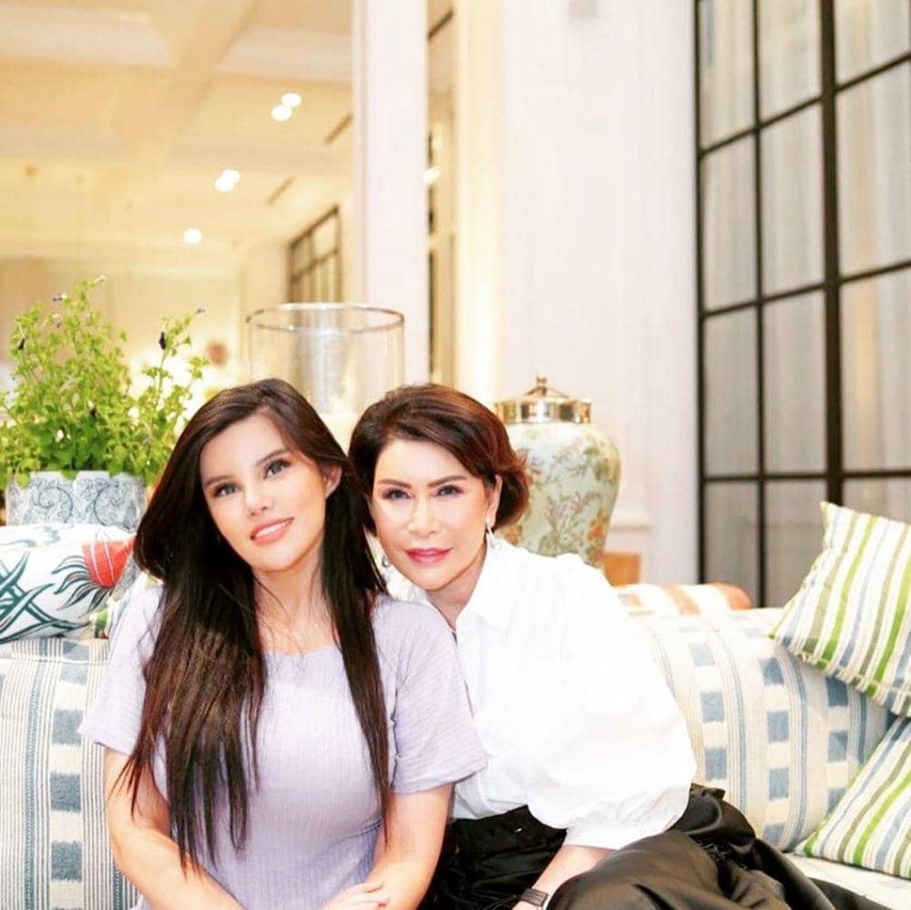 (Putri Soetikno, Dita Soedarjo dan mantan istri, Dian Muljadi) www.instagram.com/@ditasoedarjo