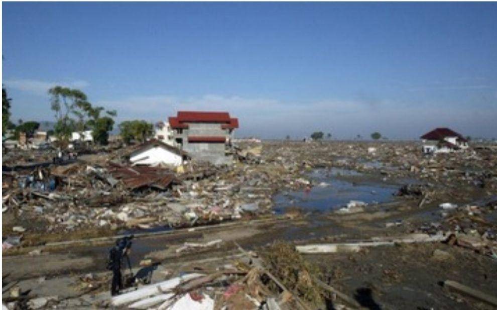 Sisa-sisa lumatan tsunami di Aceh. (Dok. Rappler)