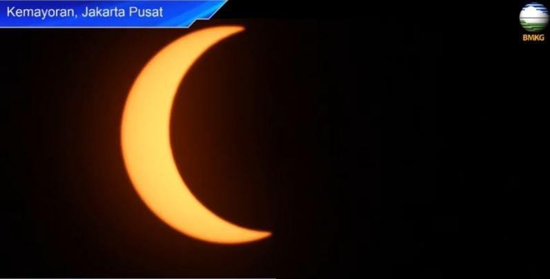 Gerhana Matahari Cincin dilihat dari Kemayoran, Jakarta/Twitter BMKG