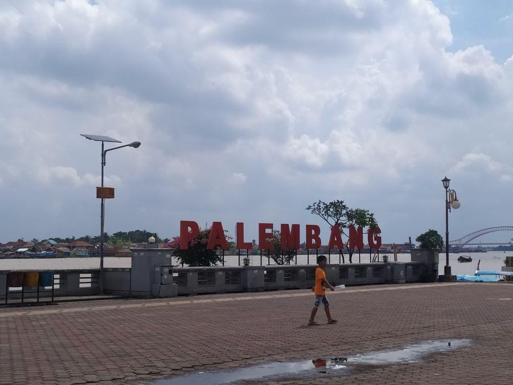Suasana kota Palembang Desember 2019 di lapangan BKB (IDN Times/Feny Maulia Agustin)