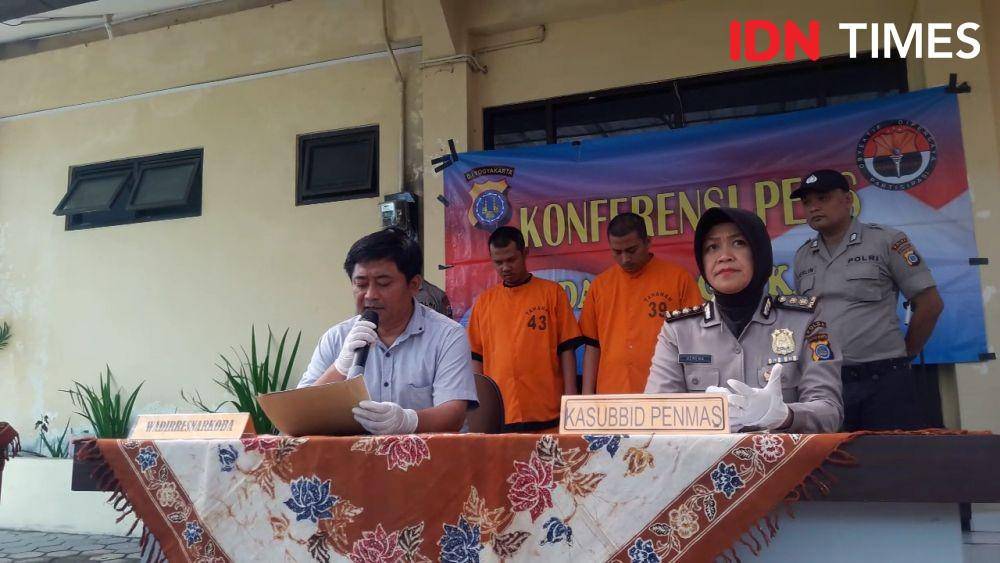 Tersangka peredaran tembakau gorila saat ditahan di Polda DIY, Kamis (26/12). (IDN Times/Tunggul Damarjati)