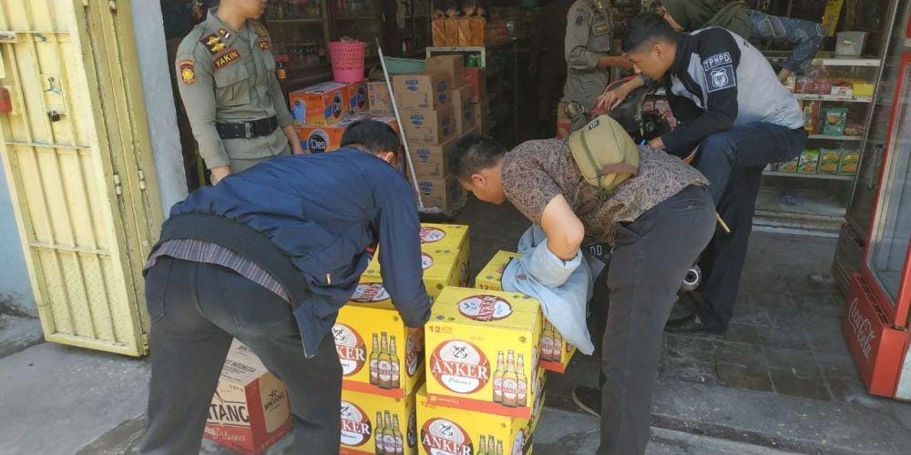 Minuman beralkohol yang disita Satpol PP Pemkot Makassar dari sejumlah lokasi / Istimewa