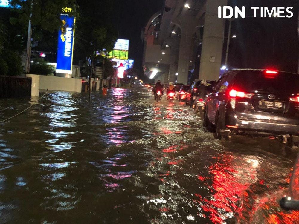 Banjir akibat anak sungai Musi meluap di Palembang (IDN Times/Rangga Erfizal)