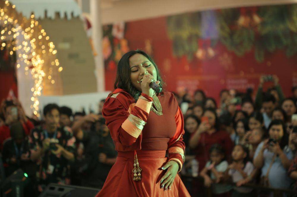 Penampilan Maria Simorangkir pada perayaan natal di Delipark Medan (IDN Times/Istimewa)