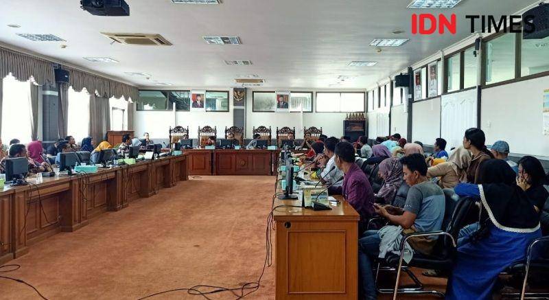 Perwakilan warga pendemo saat melakukan RDP dengan anggota DPRD dan perwakilan Pemkab PPU (IDN Times/ Ervan Masbanjar)