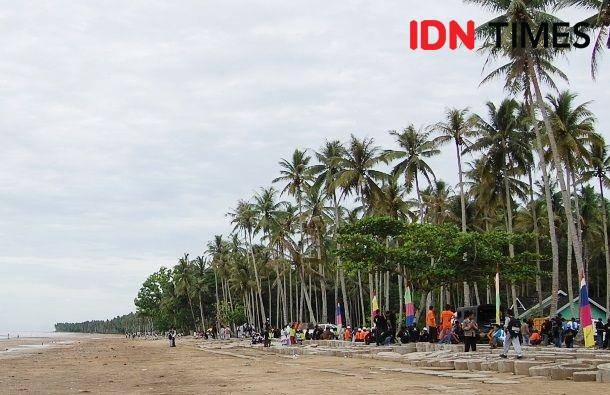 Pantai Tanjung Jumlai, Kabupaten Penajam Paser Utara (IDN Times/ Ervan Masbanjar)