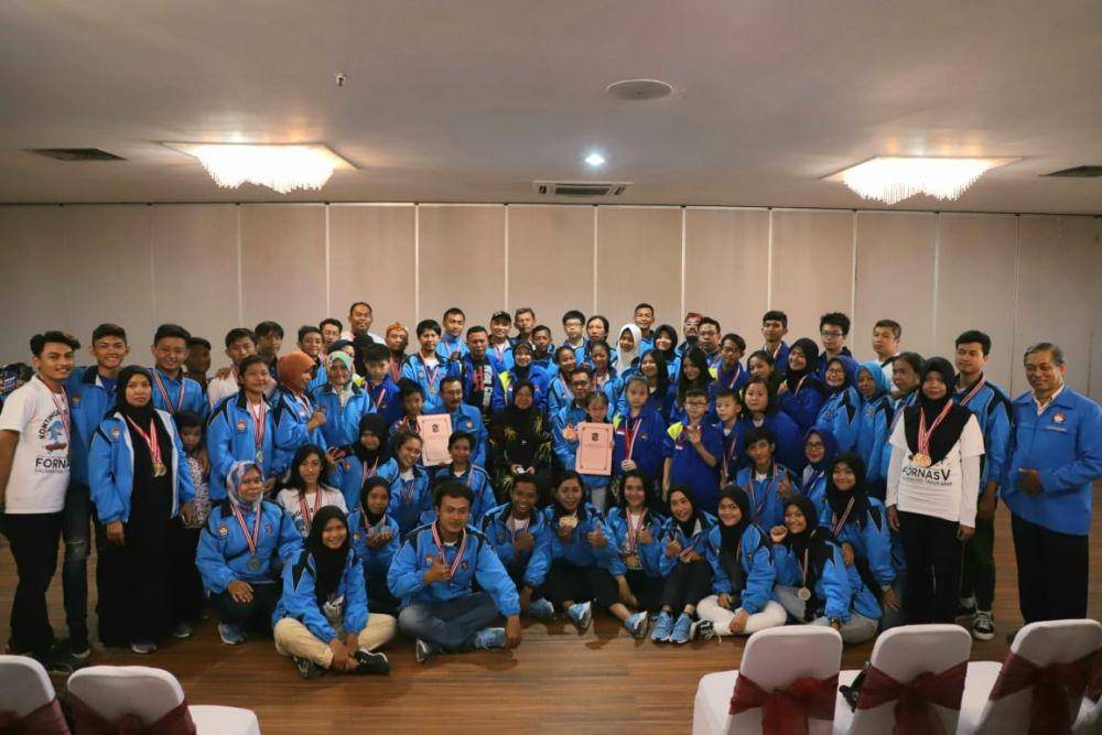 Wali Kota Surabaya, Tri Rismaharini berikan penghargaan kepada atlet berprestasi, Kamis (26/12). DOk.IDN Times/Istimewa