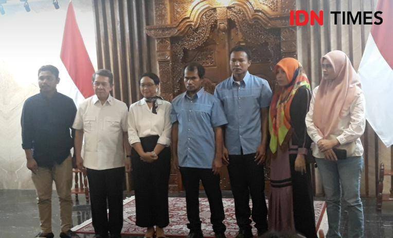 Dua WNI korban sandera kelompok Abu Sayyaf tiba di Indonesia (IDN Times/Irfan Fathurohman)
