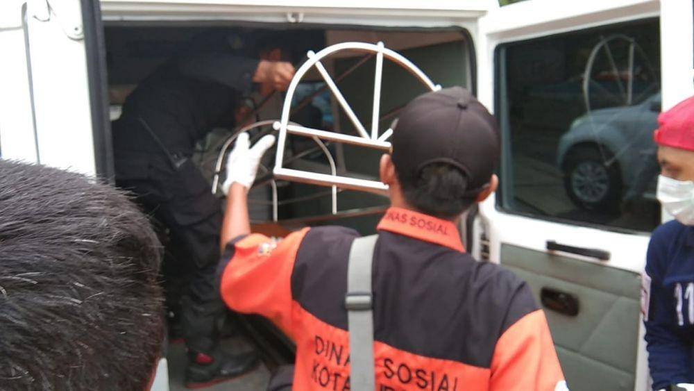 Evakuasi korban tertabrak kereta di Wonokromo. Dok.IDN Times/Istimewa