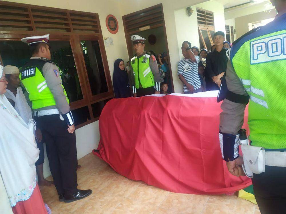 Prosesi pemakaman almarhum Brigadir Surianto saat masih berada di rumah duka,I (IDN Times/istimewa)