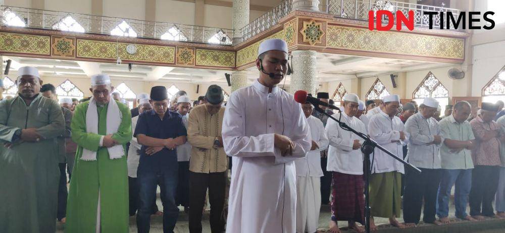 Salat gerhana di Balikpapan (IDN Times/Maulana)