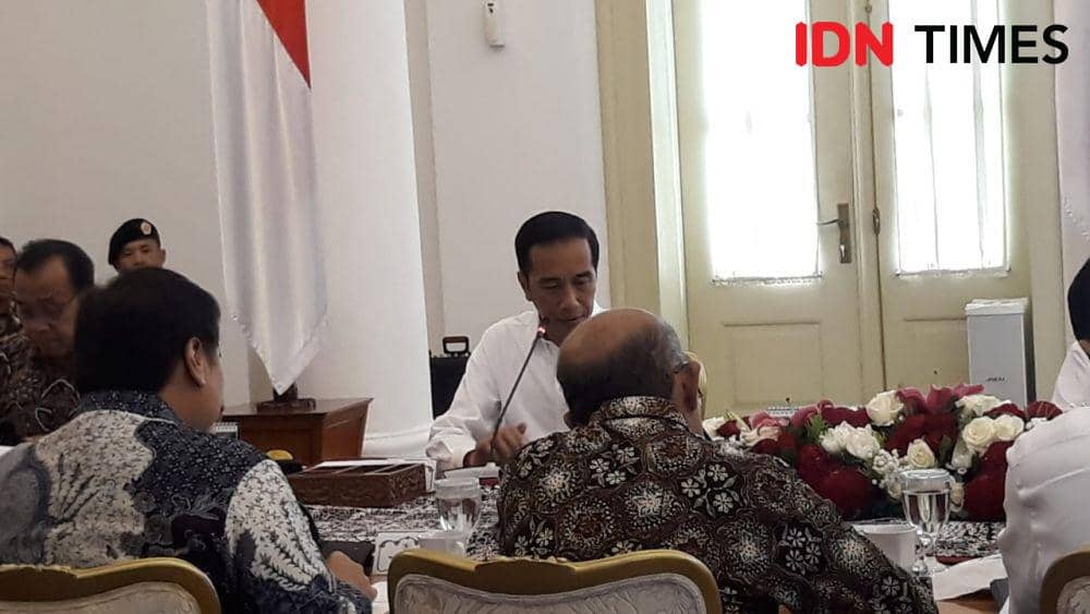 Presiden Jokowi memimpin rapat terbatas di Istana Kepresidenan Bogor, Jumat 27 Desember 2019 (IDN Times/Teatrika Handiko Putri)