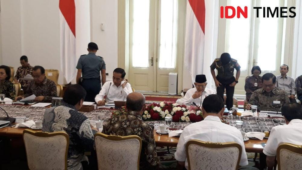 Presiden Jokowi memimpin rapat terbatas di Istana Kepresidenan Bogor, Jumat 27 Desember 2019 (IDN Times/Teatrika Handiko Putri)